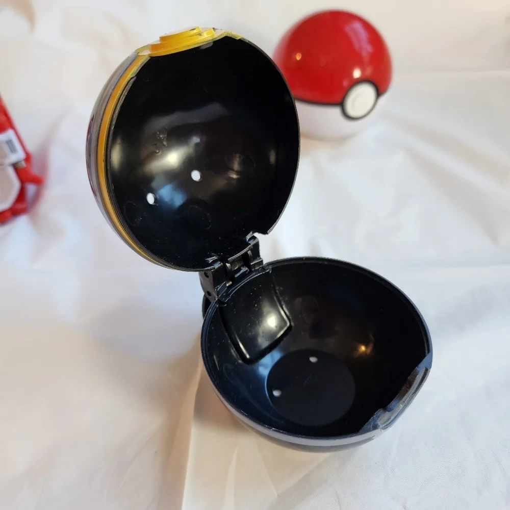 2018 Pokemon Poke Ball Clip ‘N’ Go Luxury  & Throw And Pop Lot Of 3 Empty